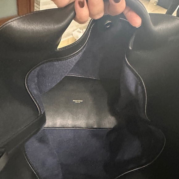 ALEXANDER MCQUEEN
DENIM THE BOW MAXI TOTE BAG WITH CLUTCH - Picture 10 of 16